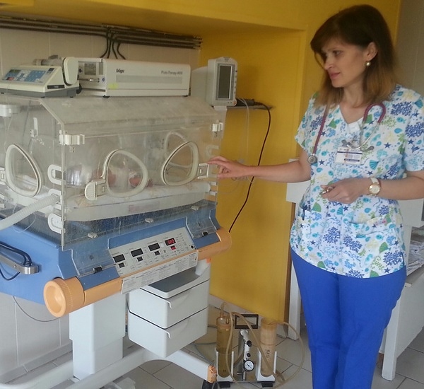 Бургаска лекарка помага на родители да видят недоносените си бебета по време на карантината