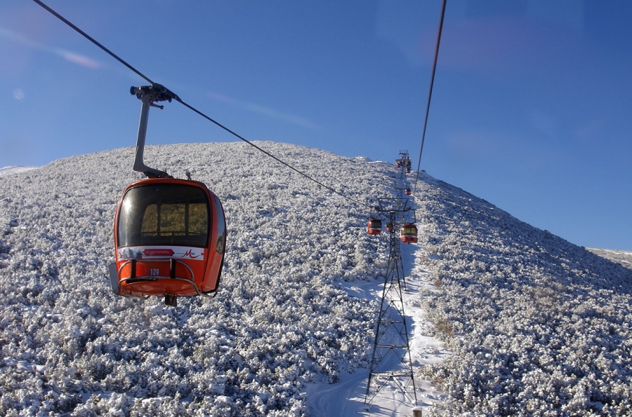 Въпреки исканията на Меркел, България няма да затваря ски курортите
