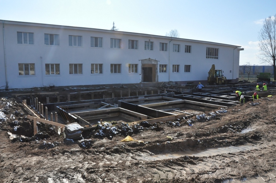 До септември ще е готов чисто новият корпус на ИТ гимназията в Бургас, кметът го инспектира (СНИМКИ)