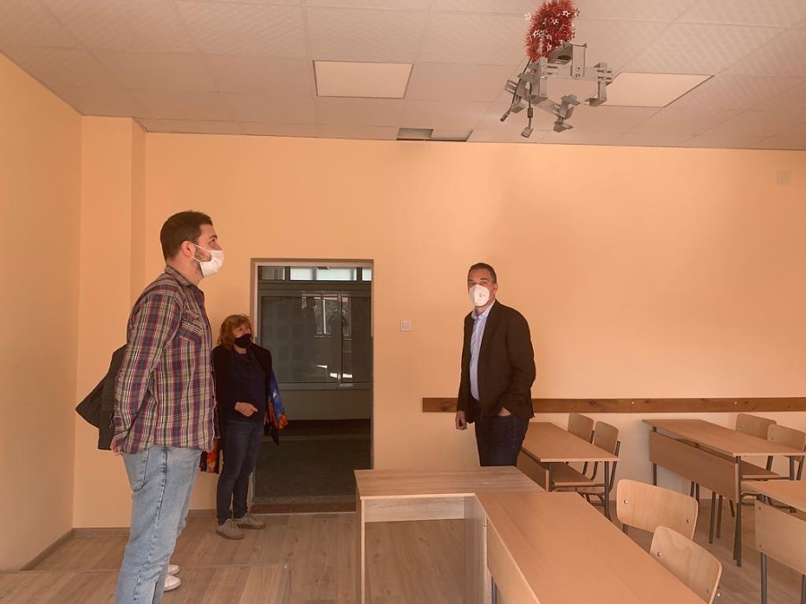 Обновяват класните стаи в Немската гимназия в Бургас след отделянето на Английската