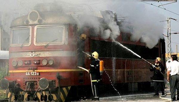 Товарен влак се запали в движение по път Бургас- София