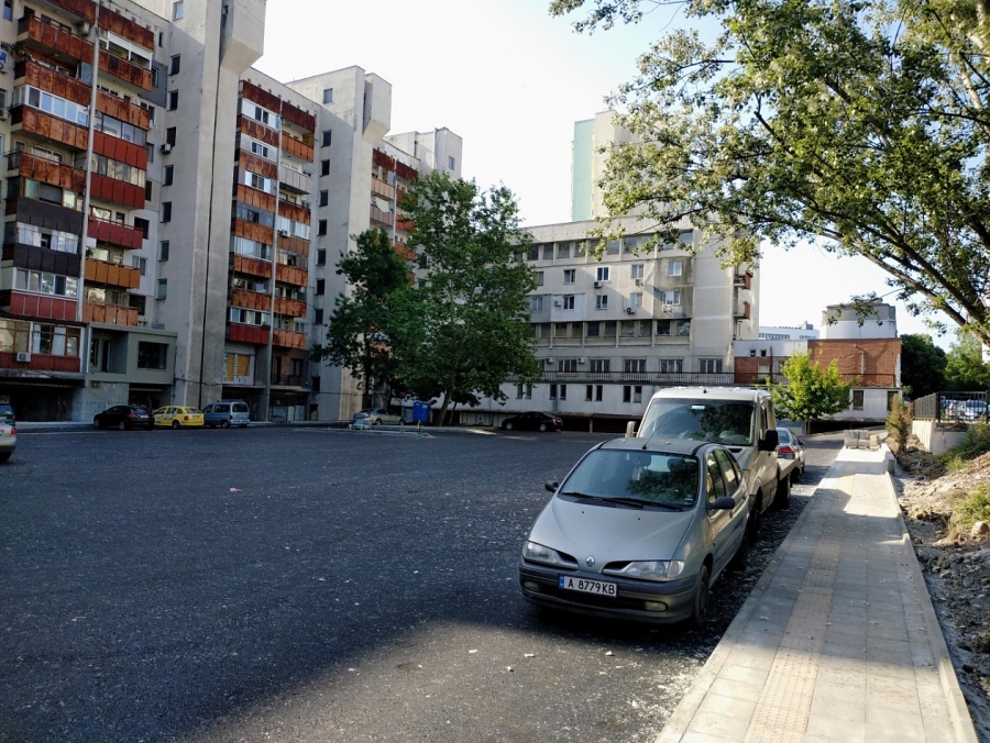 Напредва изграждането на новия паркинг зад бл. 47 в бургаския ж.к. „Зорница“