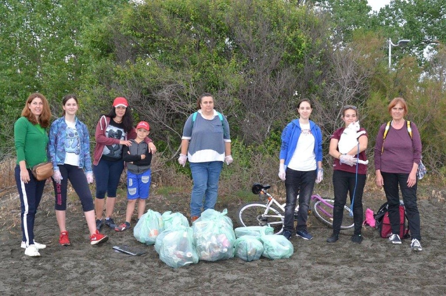 Бургаски деца събраха над 840 литра пластмасови отпадъци след екоакция на плажа
