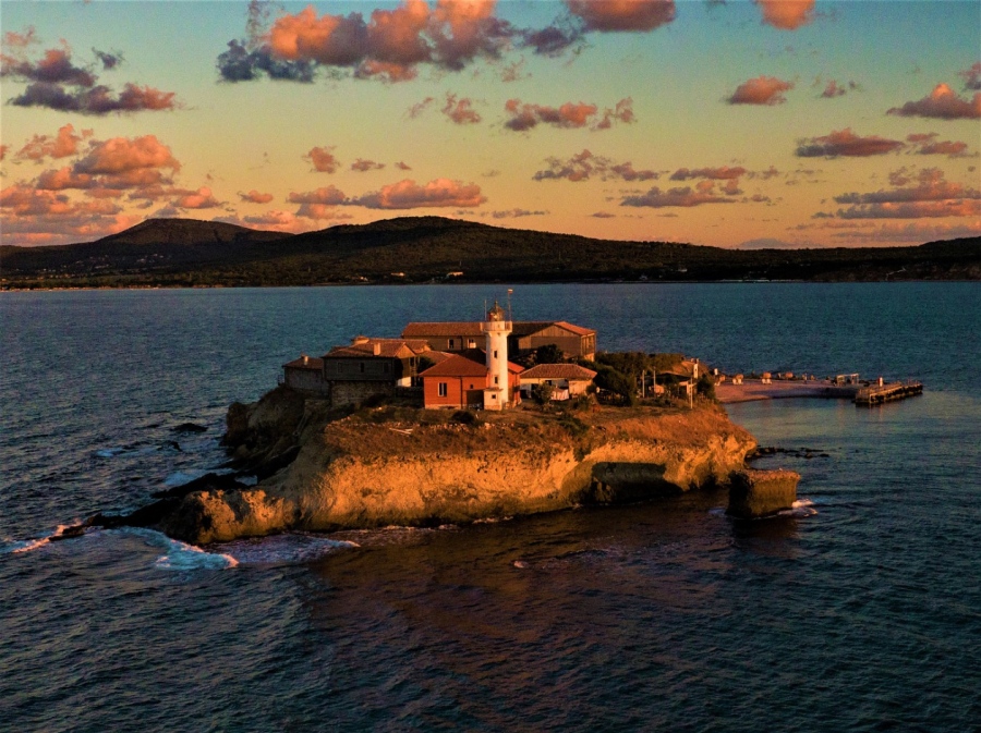 Най-романтични снимки стават на остров Света Анастасия, фотографи ще ви помогнат за перфектния кадър