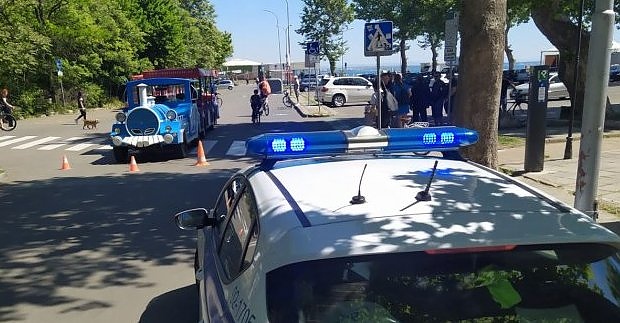 Шофьор на атракционното влакче в Бургас се качи да вози семейства с деца дрогиран