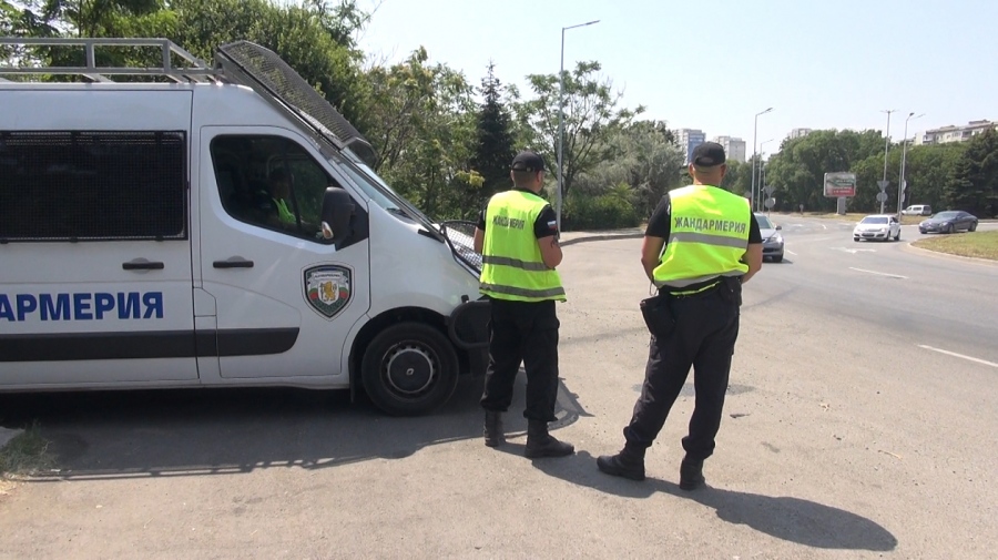 Зрелищна акция в Бургас: Разбита е престъпна група за кражба на луксозни коли (СНИМКИ)