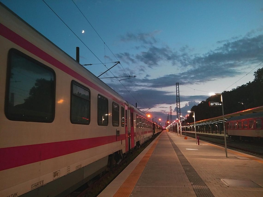 БДЖ пуска допълнителен нощен влак по направлението София-Бургас-София през Карлово