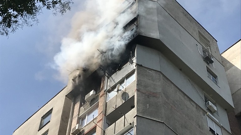 Пожар избухна в дома на криминално проявен от Бургас, намериха дрога