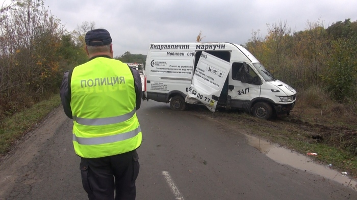 Мигрантите сами задържали каналджията, който опитал да избяга след катастрофата край Бургас