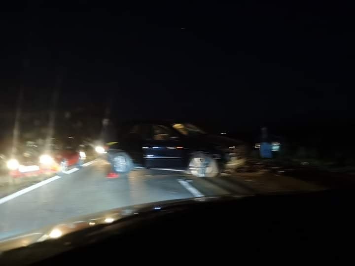 Тежка катастрофа край Айтос, два автомобила полетяха в канавката (СНИМКИ)