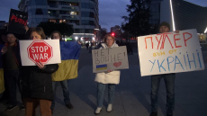 Украинка, избягала от 14-часов обстрел, на протеста в Бургас: Имаше мъртви деца, не дават да се изпраща помощ!
