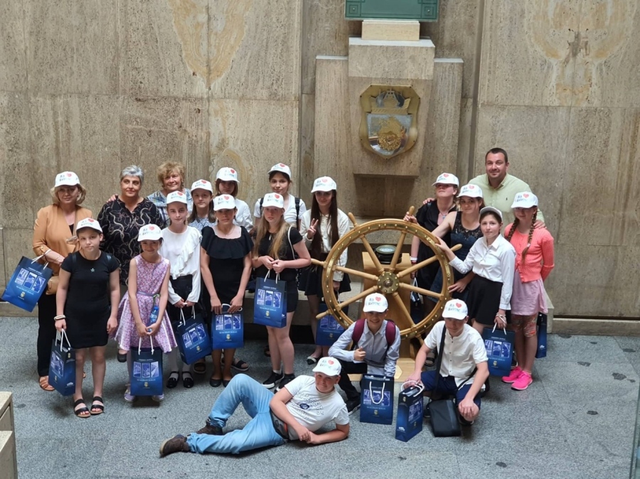 Ученици от българското училище „Христо Ботев“ в Братислава са на гости в Бургас