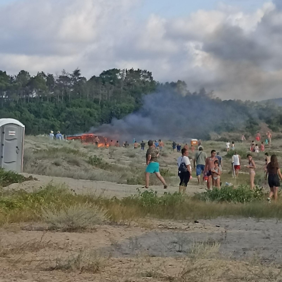 Огнен уикенд в Китен: След пожара в плажно заведение, изгоряха павилиони за хамбургери