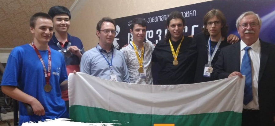 Бургаски ученик донесе бронзов медал от Международната олимпиада по астрофизика