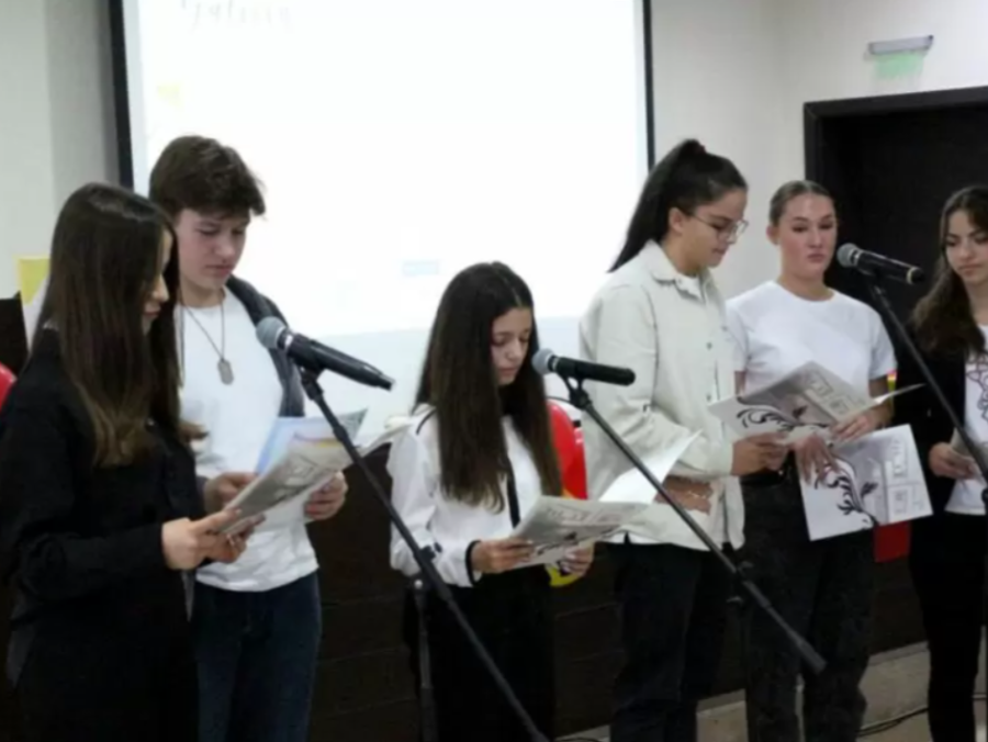 Бургаски ученици отбелязаха националния празник на Испания с горещи ритми, традиционни ястия и вълнуващи рецитали