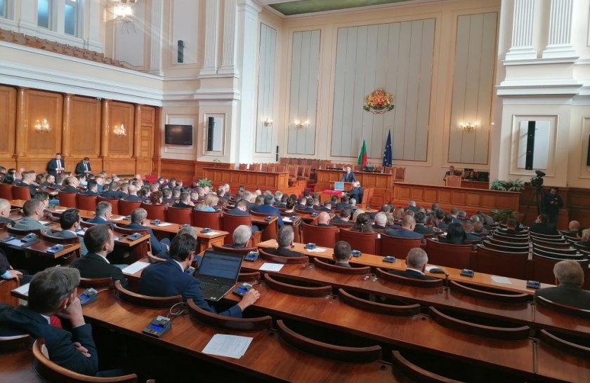 ДЕН ТРЕТИ: Депутатите отново в спор за председател на НС