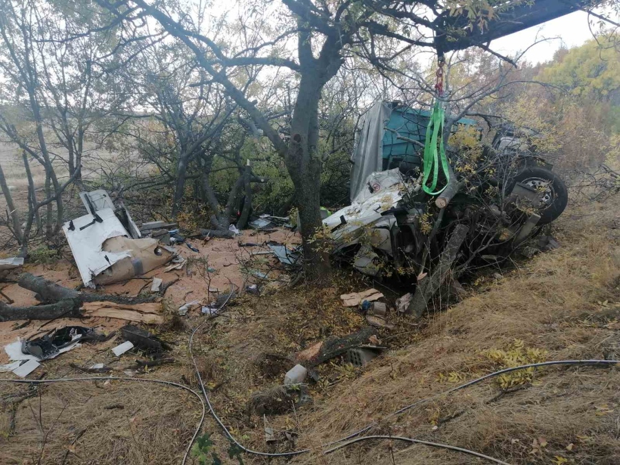 Шофьор на ТИР загина при катастрофа на пътя Карнобат-Айтос (СНИМКИ)