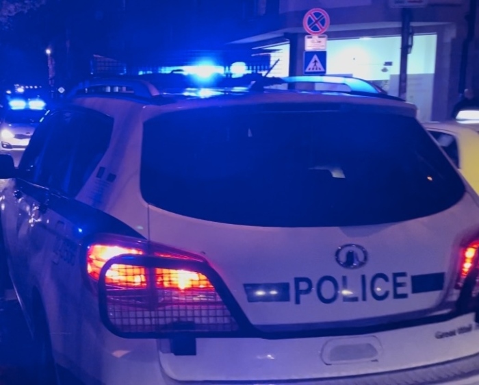 Гонка между кола с мигранти и полицията на пътя Елхово-Бургас завърши с катастрофа, пострада 10-годишно дете 