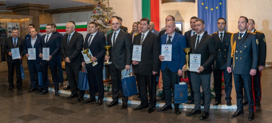 Бургаски криминалисти с награда „Полицай на годината 2022” заради разбитата банда на молдовски крадци 