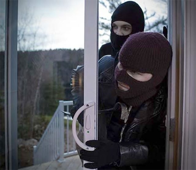 Полицията залови банда крадци от Каблешково, прониквали в дома на пенсионерка нощ след нощ 
