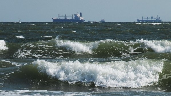Морска администрация с предупреждение до всички екипажи на кораби в Черно море заради силния вятър