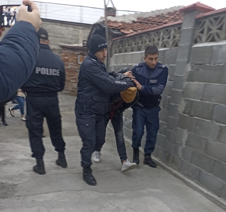 Мащабна акция в Бургас: Полицията арестува крадци, наркодилъри и подпалвачи (ОБЗОР)