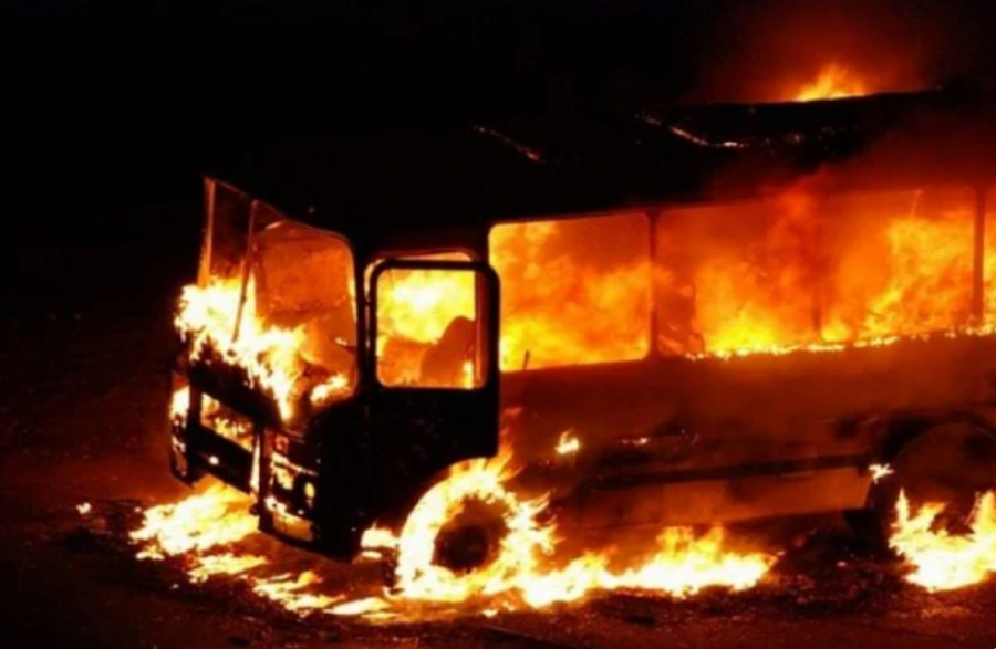 Три автобуса избухнаха в пламъци в сунгурларското село Съединение