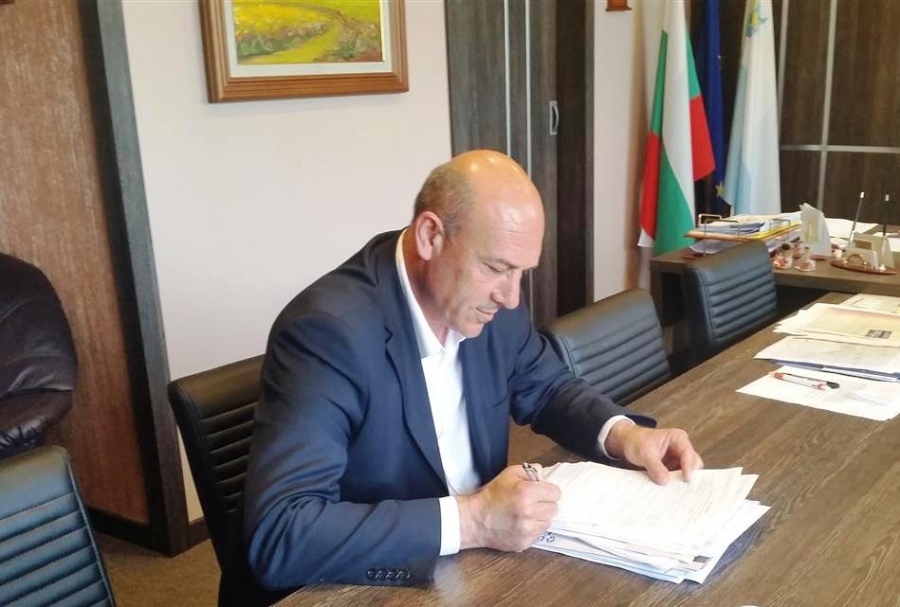 Казусът с Летище Бургас: Кметът на Поморие Иван Алексиев поиска от държавата достъп до договора с аеропорта