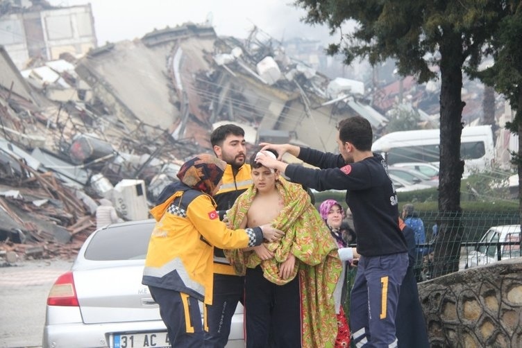 Трусовете станаха два: Над 1700 жертви и огромни разрушения в Турция и Сирия