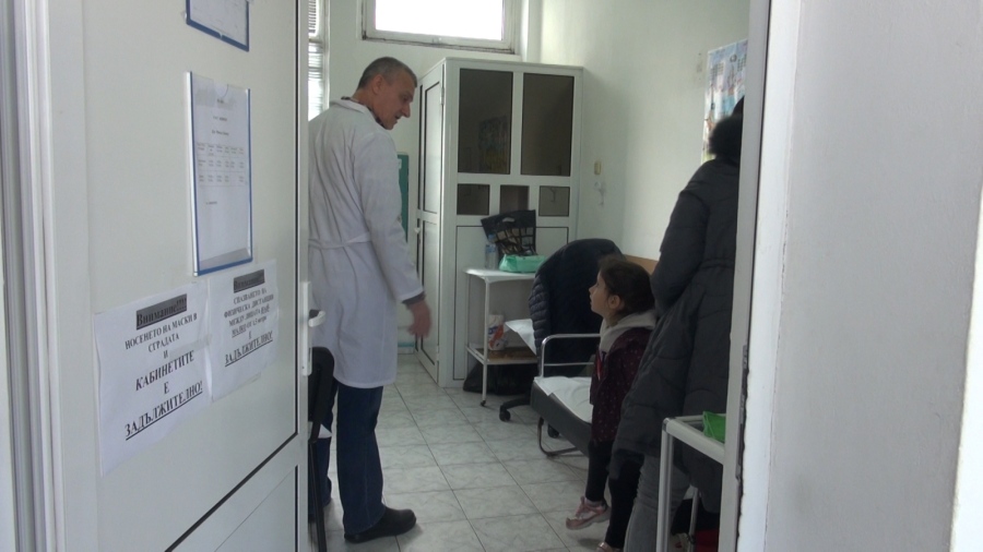Изненадващ интерес: Над 450 деца от Бургас са записани за безплатните прегледи от лекари на „Пирогов“