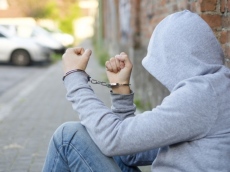 Арестуваха 17-годишен ученик в Поморие с много дрога 