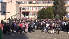 Отново евакуация в училищата в Бургас заради заплахи, този път в мейлите пише и за стрелба