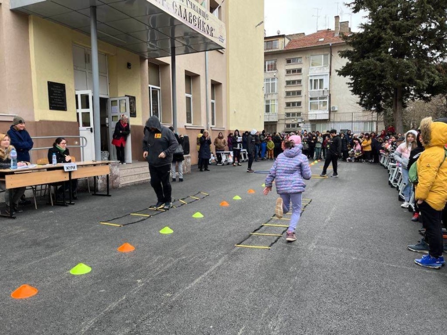 Училище и семейство заедно в Бургас – родители и деца премериха сили в олимпийска надпревара
