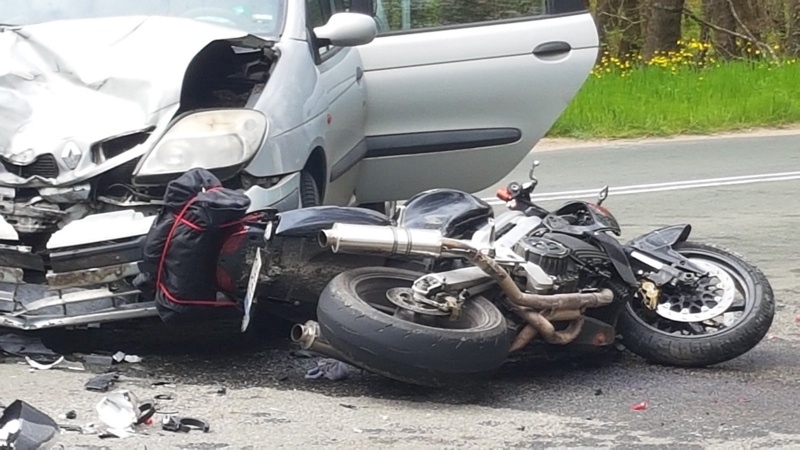 16-годишен ученик без книжка катастрофира с мотор без номера в Бургас 