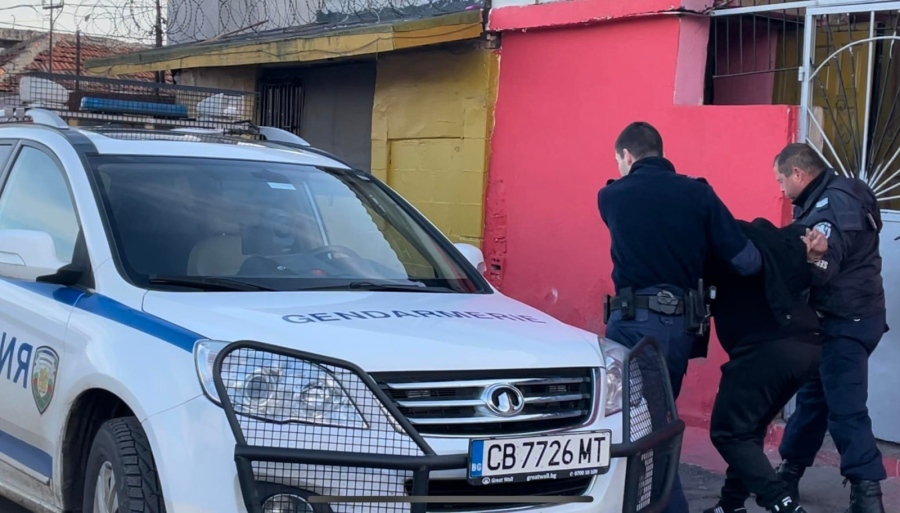 Полицията в Бургас залови двама серийни крадци от кв. Победа 