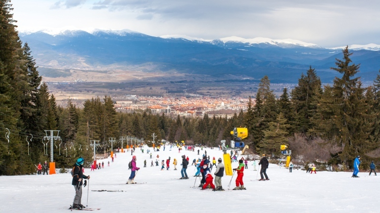 Зимният сезон отбеляза 23% повече туристи в България от рекордните стойности преди пандемията