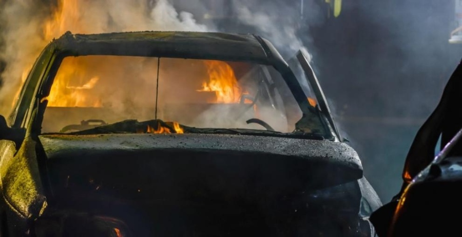 Две коли изгоряха снощи в бургаския ж.к. „Възраждане“