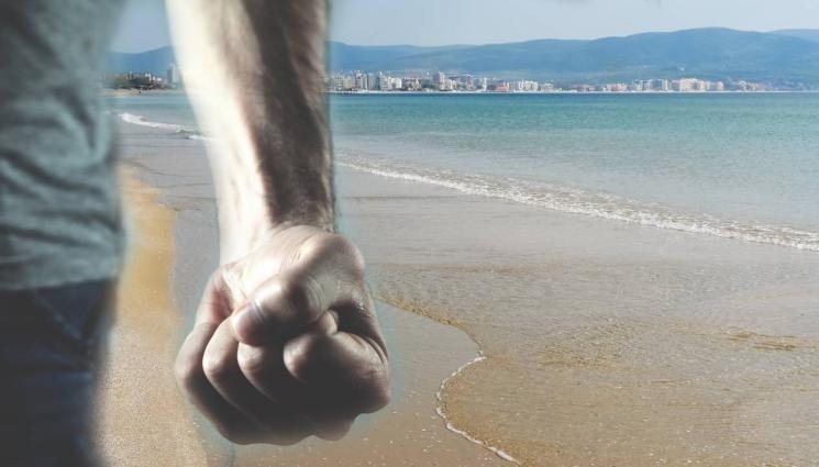 Пиян софиянец нарита жена си на плажа в Слънчев бряг 