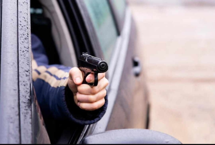 Изнервен джигит размаха пистолет по пътя за Айтос, шофьорите карали бавно 