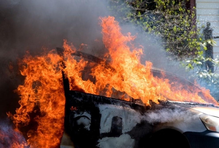 Откриха овъглен труп на мъж в горяща кола в Бургаско 