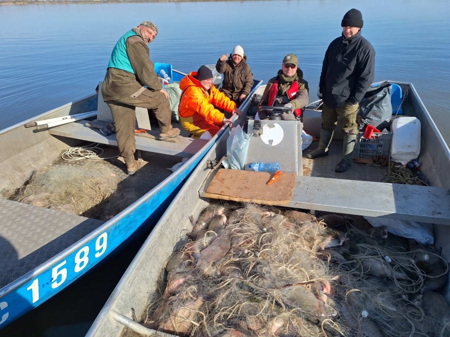 ИАРА с мащабна акция на язовир „Мандра“ край Бургас, откриха над 300 кг риба на бракониери 