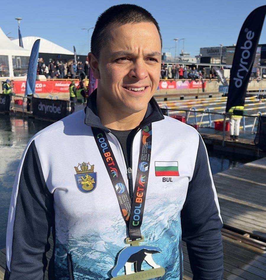 Гордостта на Бургас Цанко Цанков стана световен шампион по ледено плуване на първенството в Естония 