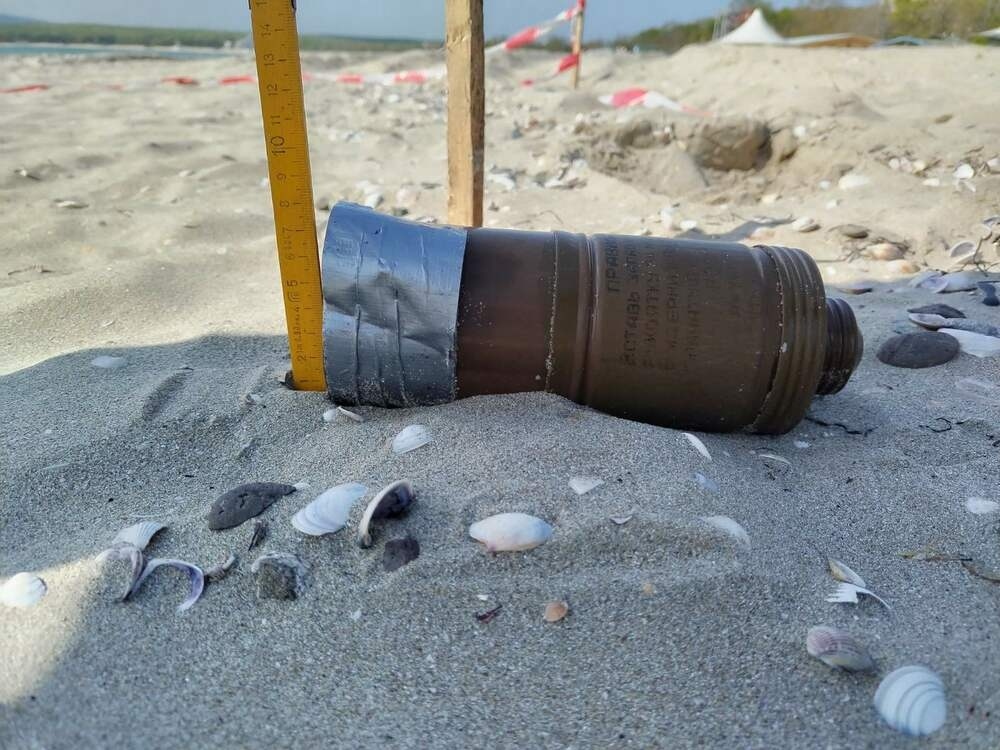 Унищожиха бойна граната на плаж край Приморско