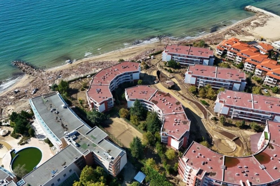 Заради риск от наводнение: ДНСК разпореди премахване на незаконна корекция на коритото на река край Свети Влас