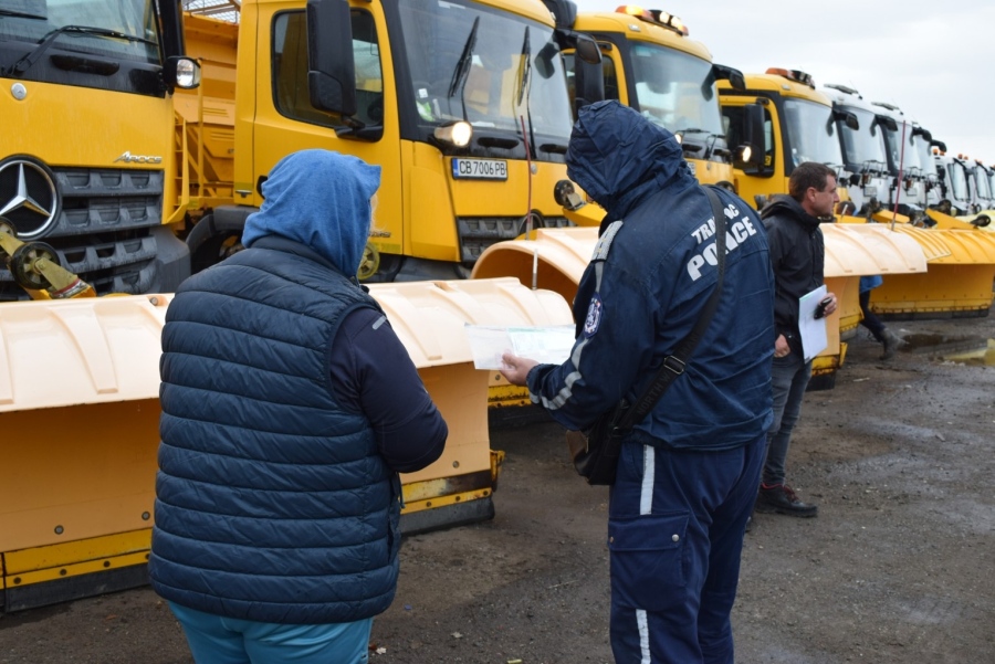 Провериха фирмите за зимна поддръжка на пътищата в Бургас (СНИМКИ)