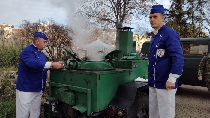 Ще раздават безплатно 14 000 порции с риба и курбан в Бургас на Никулден