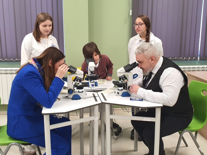 В бургаското ОУ „Васил Априлов“ отвори врати модерен STEM център