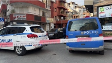 Откриха мъж с огнестрелна рана в главата в автомобил в центъра на Бургас (СНИМКИ)