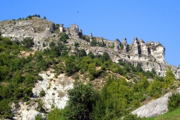 7-годишно дете е в тежко състояние след падане от скала