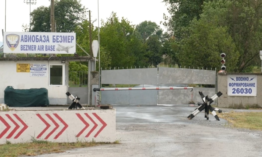 Засилват охраната на авиобаза „Безмер“ и въздушното пространство на страната